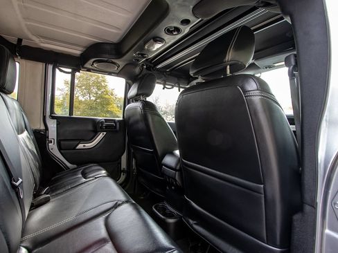 Used 2013 Jeep Wrangler Unlimited Rubicon w/ Connectivity Group AWD/4WD image 20