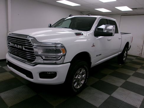 Used 2024 RAM 2500 Laramie AWD/4WD image 1