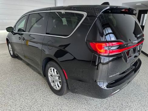 New 2026 Chrysler Pacifica Select image 23