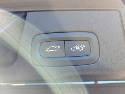 Used 2019 Volvo XC60 T5 Inscription w/ Protection Package Premier image 12