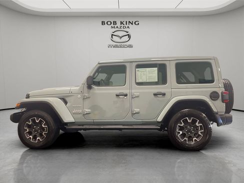 Used 2024 Jeep Wrangler Unlimited Sahara w/ Technology Group AWD/4WD image 2