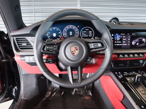 Used 2025 Porsche 911 Carrera RWD image 15