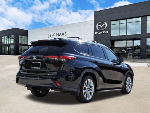 Used 2022 Toyota Highlander Limited FWD image 3