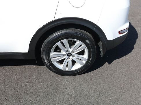 Used 2019 Kia Sportage LX FWD image 4