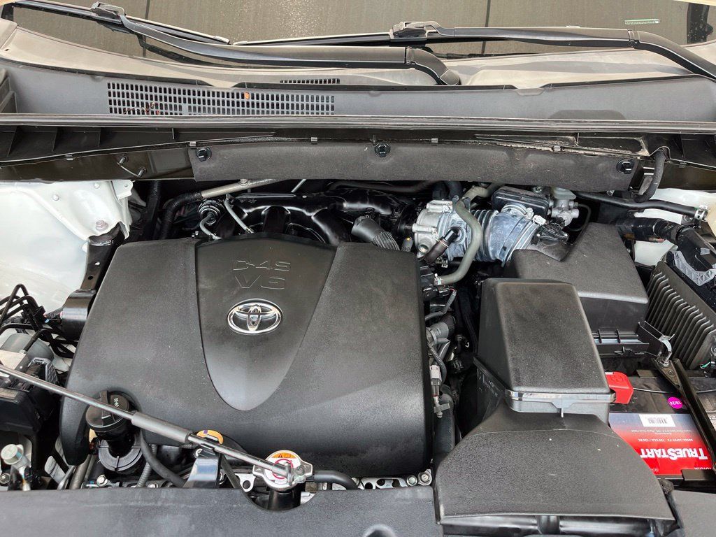 Used 2019 Toyota Highlander Limited Platinum AWD/4WD image 14