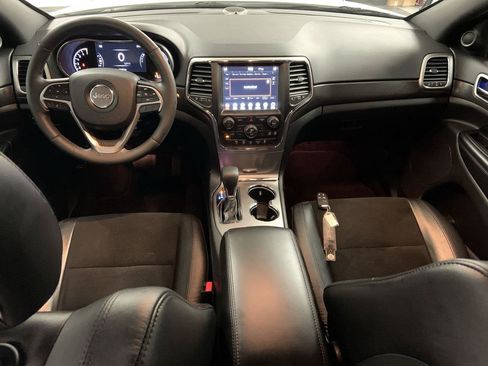 Used 2018 Jeep Grand Cherokee Altitude AWD/4WD image 3