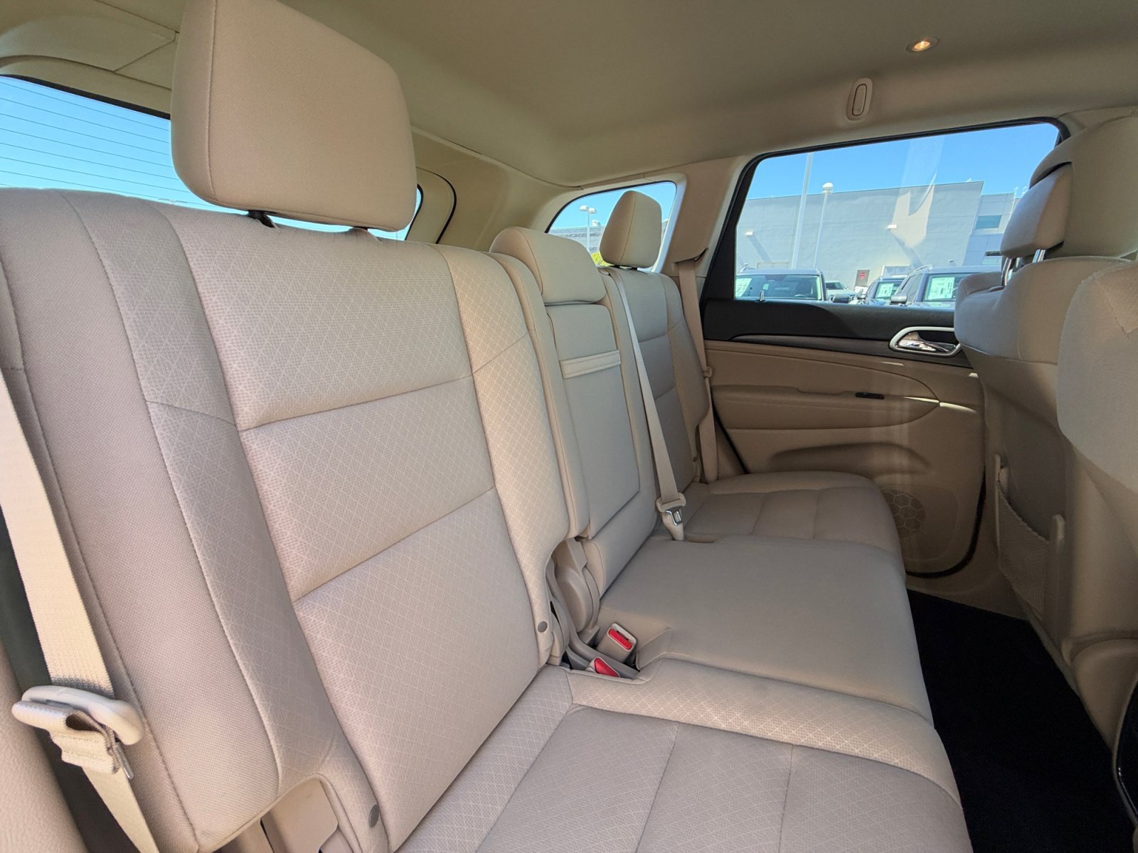Used 2020 Jeep Grand Cherokee Laredo RWD image 18