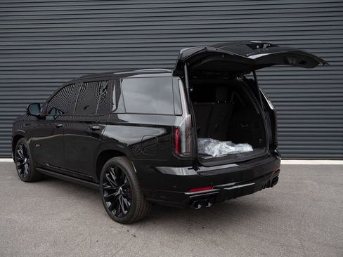 Used 2026 Cadillac Escalade V w/ LPO, ONYX Package image 36