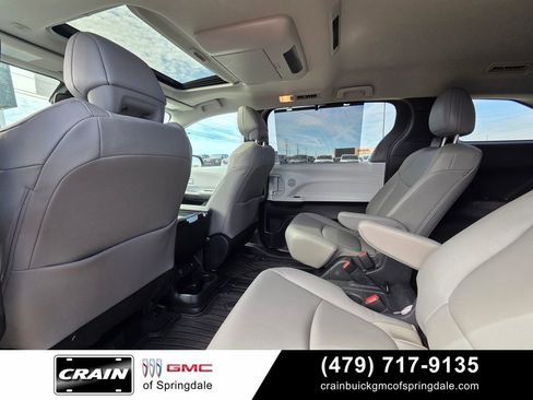 Used 2025 Toyota Sienna XLE w/ XLE Plus Package FWD image 28