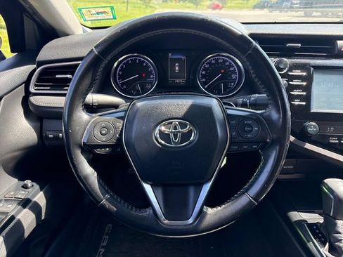 Used 2019 Toyota Camry SE w/ Convenience Package FWD image 18