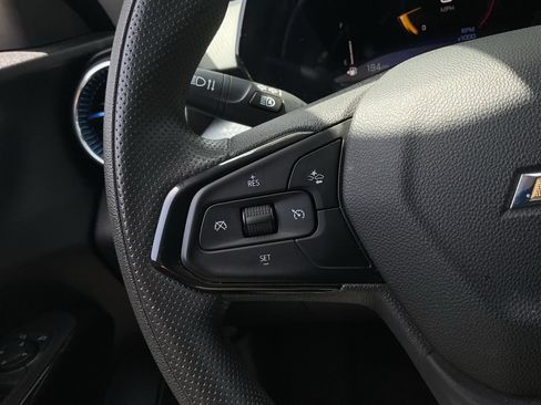 Used 2025 Chevrolet Trax LT FWD image 25