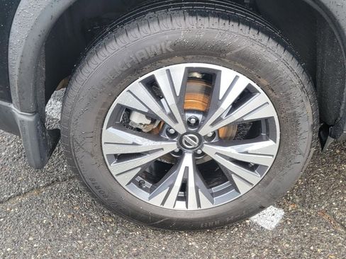 Certified 2021 Nissan Rogue SV image 9