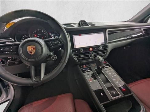 Used 2023 Porsche Macan Turbo image 2