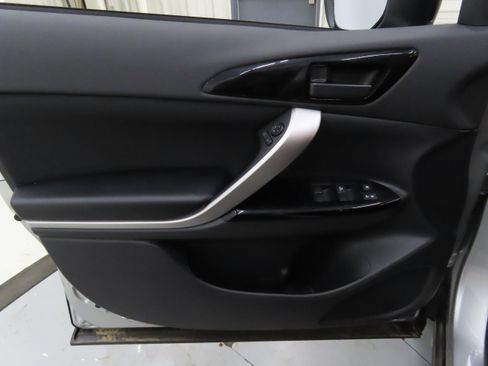 New 2025 Mitsubishi Eclipse Cross LE image 9