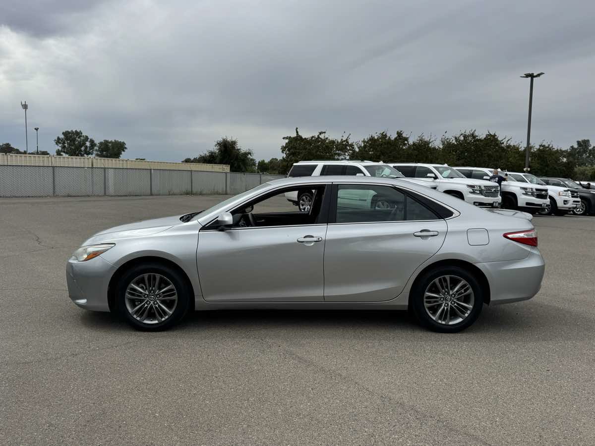 Used 2017 Toyota Camry SE FWD image 6