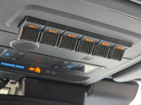 Used 2025 Ford Bronco Badlands image 21