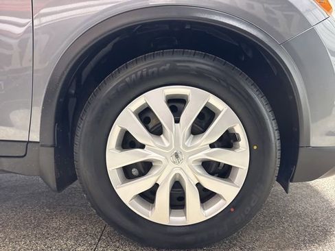 Used 2020 Nissan Rogue S image 27