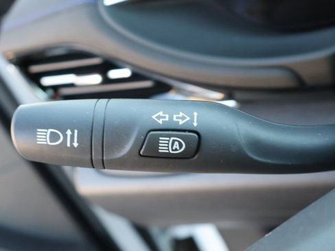 Used 2025 Buick Envista Sport Touring image 37