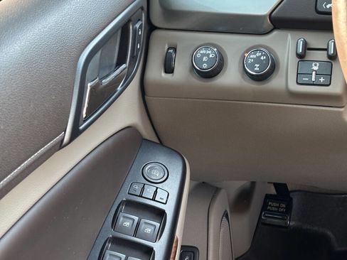 Used 2015 Chevrolet Suburban LTZ AWD/4WD image 28