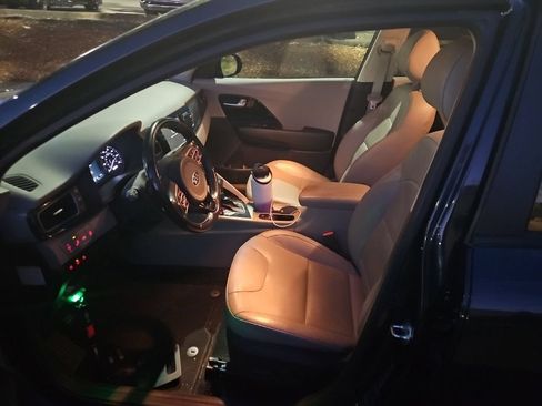 Used 2018 Kia Niro EX Premium FWD image 10