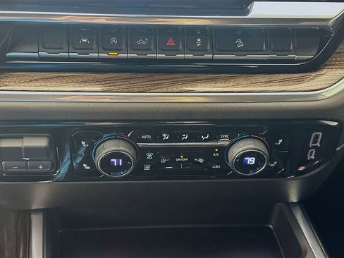 Used 2025 Chevrolet Silverado 1500 LT Trail Boss w/ Convenience Package II image 16