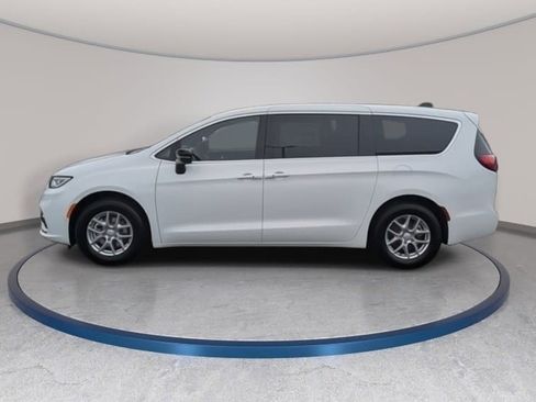 New 2026 Chrysler Pacifica Select image 8