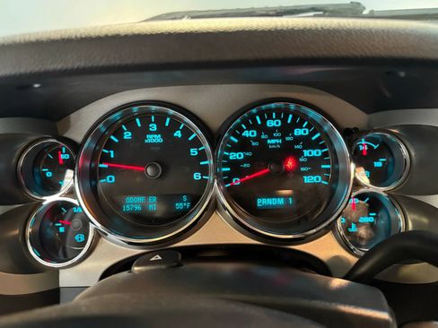 Used 2011 Chevrolet Silverado 2500 LT w/ Interior Plus Package AWD/4WD image 12