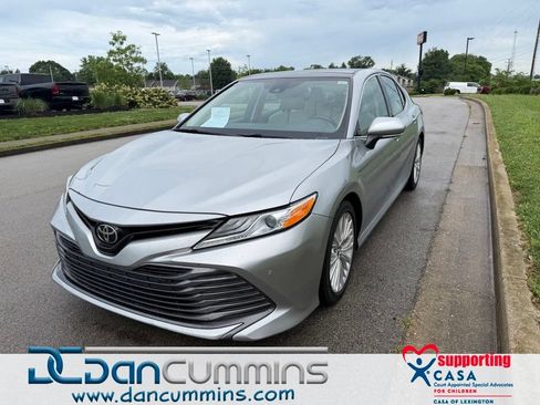 Used 2018 Toyota Camry XLE FWD image 1