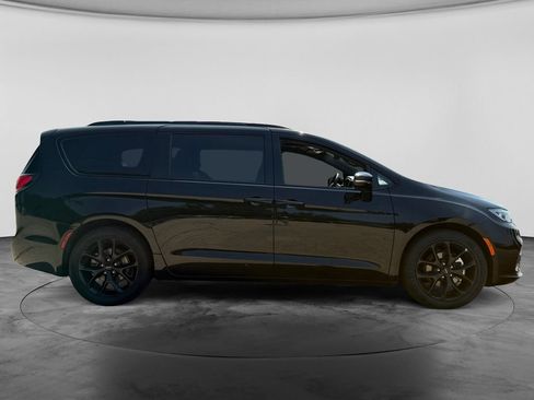 Used 2025 Chrysler Pacifica Limited FWD image 10