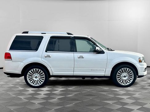 Used 2016 Lincoln Navigator Reserve image 4