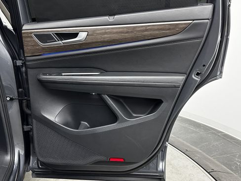 Used 2024 Volkswagen Atlas SEL Premium R-Line image 33