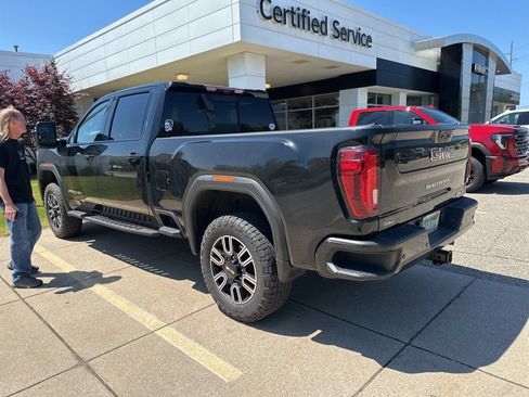 Used 2021 GMC Sierra 2500 AT4 w/ AT4 Premium Plus Package AWD/4WD image 3