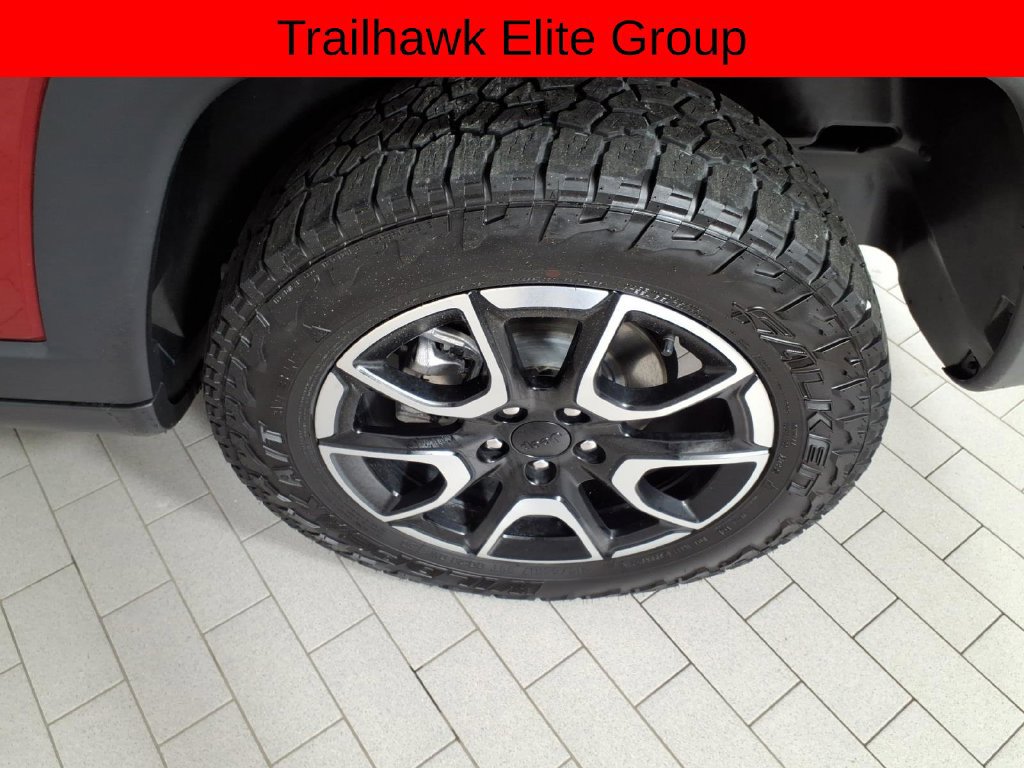 Used 2024 Jeep Compass Trailhawk w/ Trailhawk Elite Group AWD/4WD image 8