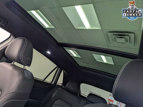 Used 2025 Volkswagen Atlas Cross Sport SE w/ Panoramic Sunroof Package FWD image 25