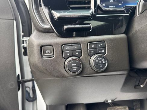 Used 2024 Chevrolet Silverado 3500 High Country w/ Technology Package image 11