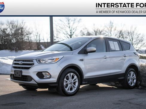 Used 2017 Ford Escape SE image 1