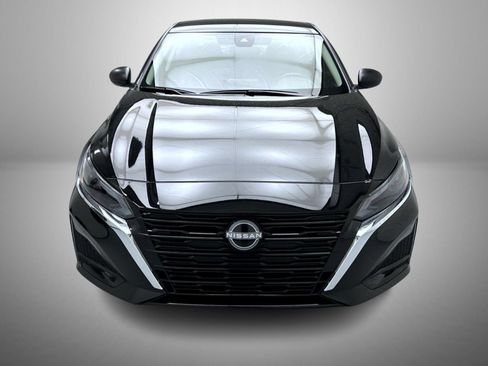Used 2025 Nissan Altima 2.5 SV FWD image 2