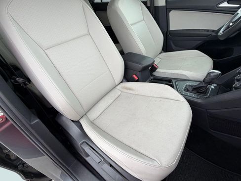 Used 2020 Volkswagen Tiguan SE w/ Panoramic Sunroof Package image 20