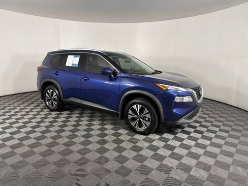 Used 2021 Nissan Rogue SV w/ Premium Package FWD image 3