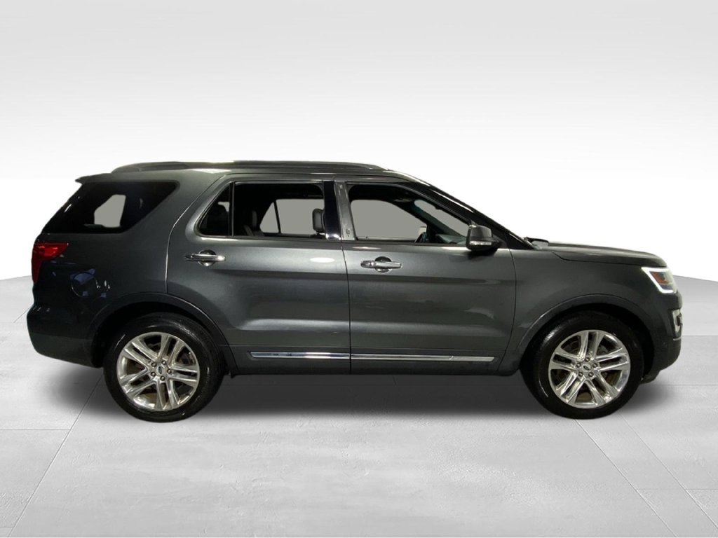 Used 2017 Ford Explorer Limited w/ Equipment Group 301A AWD/4WD image 11