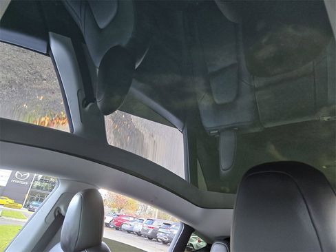 Used 2021 Tesla Model Y Performance image 16