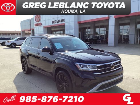 Used 2023 Volkswagen Atlas SE AWD/4WD image 1
