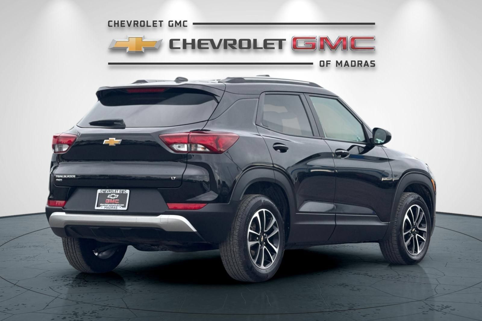 Used 2025 Chevrolet TrailBlazer LT AWD/4WD image 3