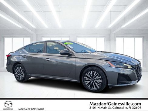 Used 2025 Nissan Altima 2.5 SV FWD image 1