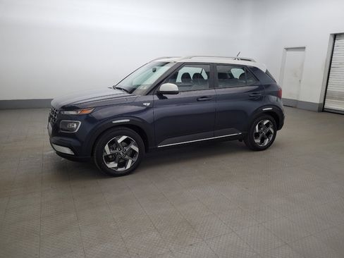 Used 2023 Hyundai Venue Limited w/ Cargo Package image 2