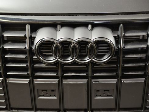 New 2025 Audi Q3 2.0T Premium w/ Convenience Package image 17