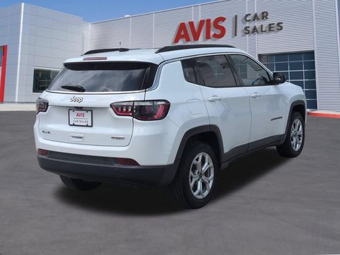 Used 2025 Jeep Compass Latitude w/ Sun & Sound Group AWD/4WD image 6