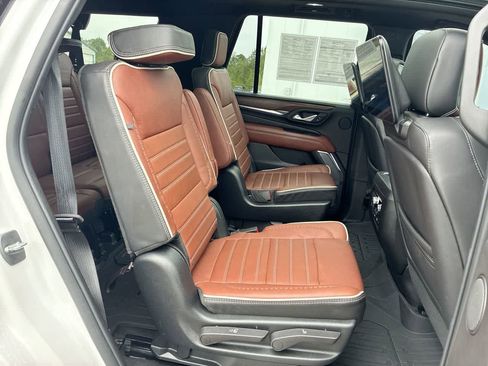 Used 2023 GMC Yukon Denali Ultimate AWD/4WD image 28