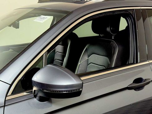 Used 2022 Volkswagen Tiguan SEL R-Line image 29