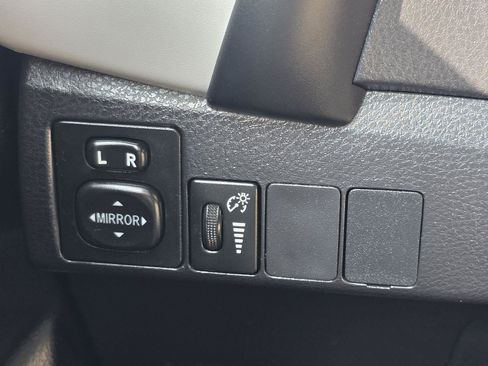Used 2017 Toyota Corolla LE FWD image 12